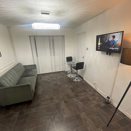 New! 4 Bedroom London House With Garden And Lawn Bagian luar foto