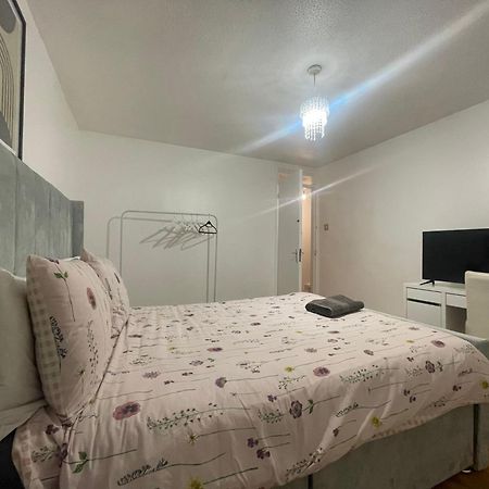 New! 4 Bedroom London House With Garden And Lawn Bagian luar foto