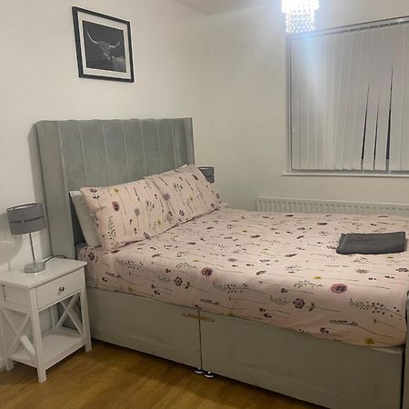 New! 4 Bedroom London House With Garden And Lawn Bagian luar foto