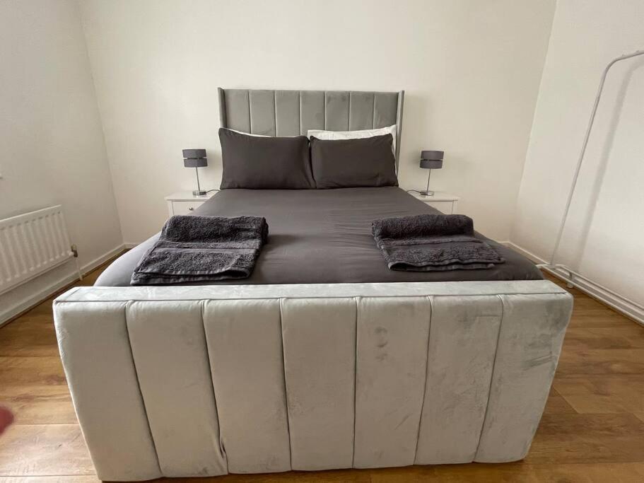 New! 4 Bedroom London House With Garden And Lawn Bagian luar foto