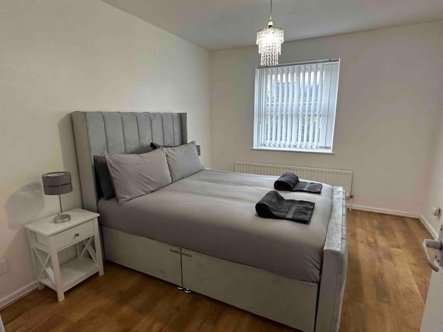 New! 4 Bedroom London House With Garden And Lawn Bagian luar foto