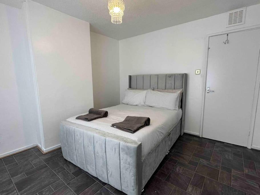 New! 4 Bedroom London House With Garden And Lawn Bagian luar foto