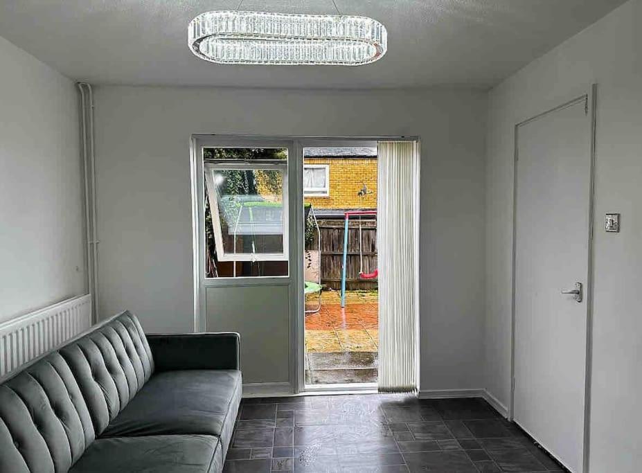 New! 4 Bedroom London House With Garden And Lawn Bagian luar foto
