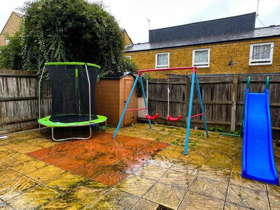 New! 4 Bedroom London House With Garden And Lawn Bagian luar foto