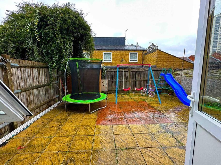 New! 4 Bedroom London House With Garden And Lawn Bagian luar foto