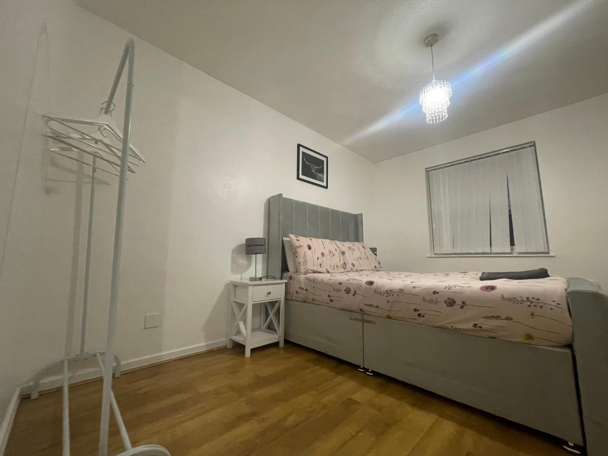 New! 4 Bedroom London House With Garden And Lawn Bagian luar foto
